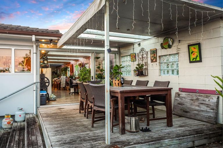 Photo of property in 5 Sumich Place, West Harbour, Auckland, 0618