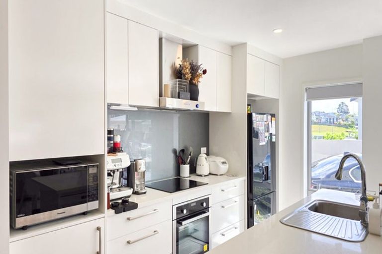 Photo of property in 3/492 East Coast Road, Windsor Park, Auckland, 0630