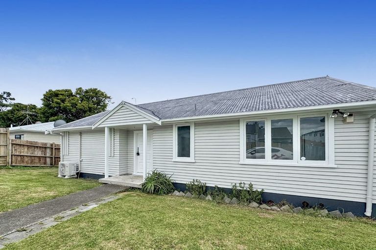 Photo of property in 15 Christmas Road, Manurewa, Auckland, 2102