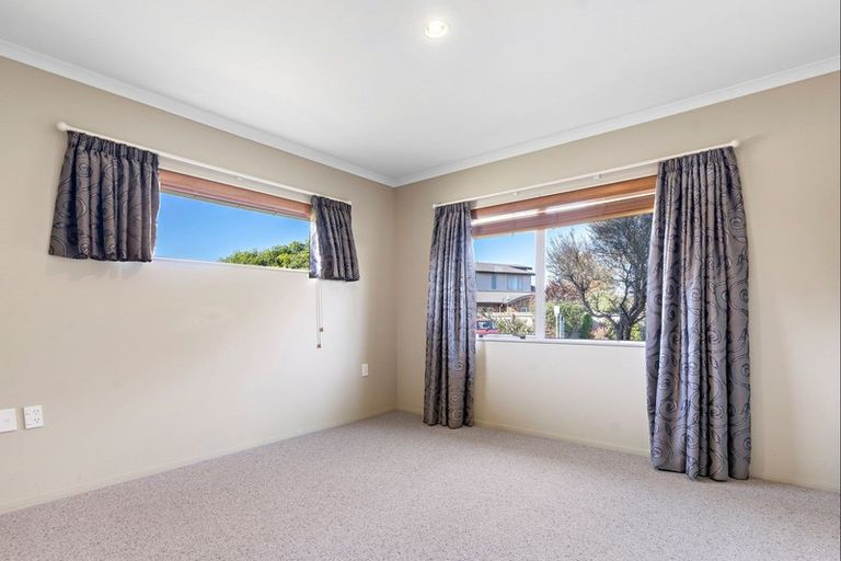Photo of property in Holdsworth Villas, 1/2 William Donald Drive, Solway, Masterton, 5810