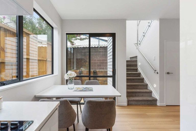 Photo of property in 78e Kelman Road, Kelston, Auckland, 0602