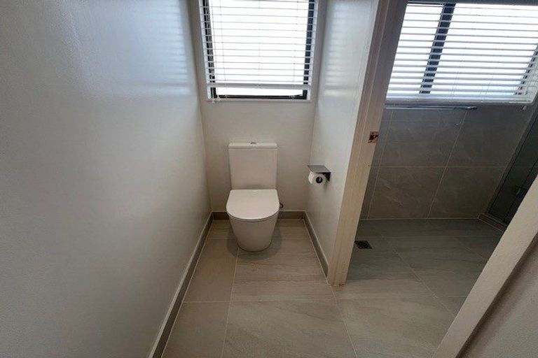 Photo of property in 1 Kincraig Place, Highland Park, Auckland, 2010