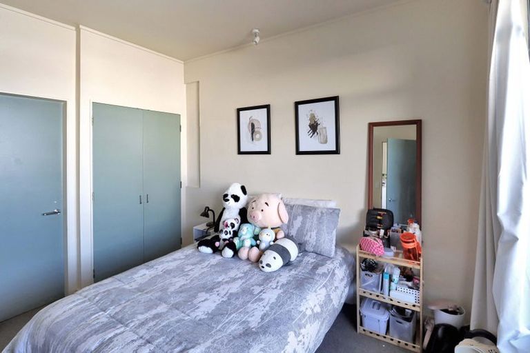 Photo of property in 17 Kent Terrace - Kent Apartments, 4b/16 Kent Terrace, Mount Victoria, Wellington, 6011