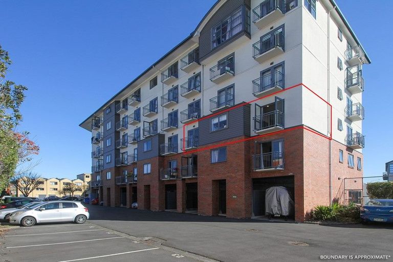 Photo of property in 2q/10 Crown Lynn Place, New Lynn, Auckland, 0600