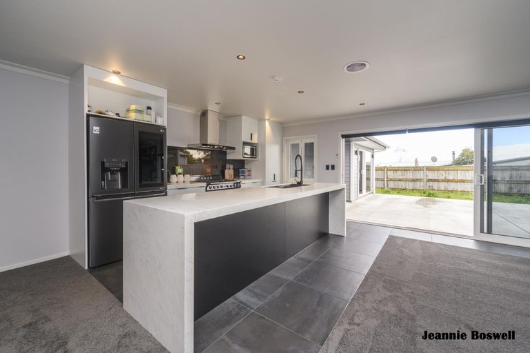 Photo of property in 17 Kowhai Street, Tokomaru, Palmerston North, 4474
