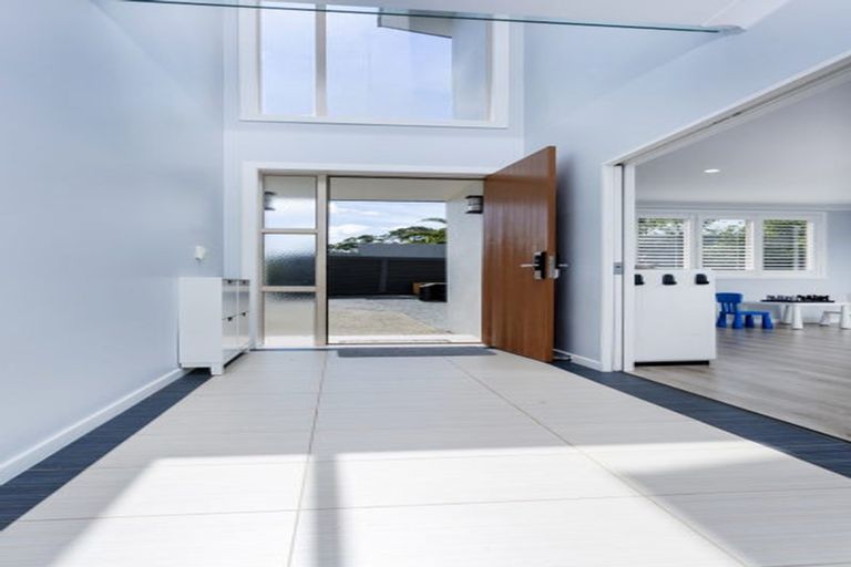 Photo of property in 8 Hornbill Drive, Fairview Heights, Auckland, 0632