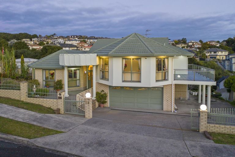 Photo of property in 12 Pistachio Place, Goodwood Heights, Auckland, 2105