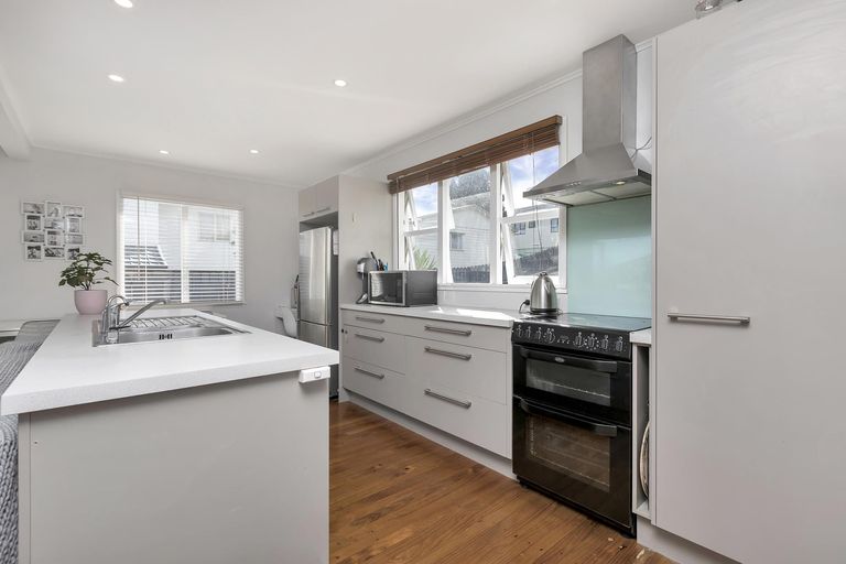 Photo of property in 2/622 East Coast Road, Pinehill, Auckland, 0630