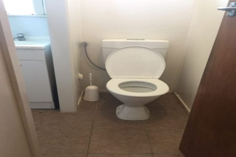 Photo of property in 2/67 Dale Crescent, Pakuranga, Auckland, 2010