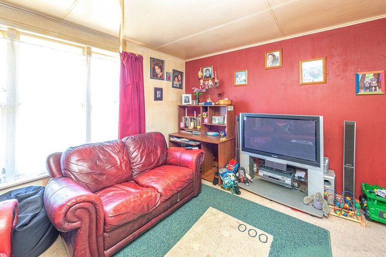 Photo of property in 15 Matipo Street, Castlecliff, Whanganui, 4501