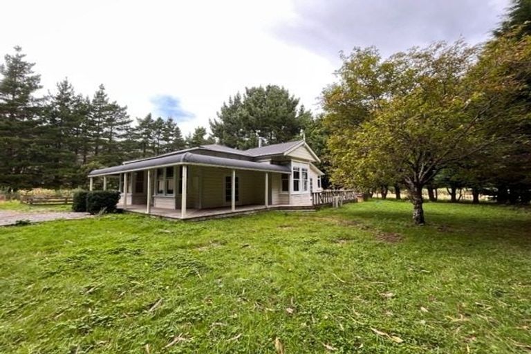 Photo of property in 140a Upper Fitzherbert Road, Wainuiomata, Lower Hutt, 5373