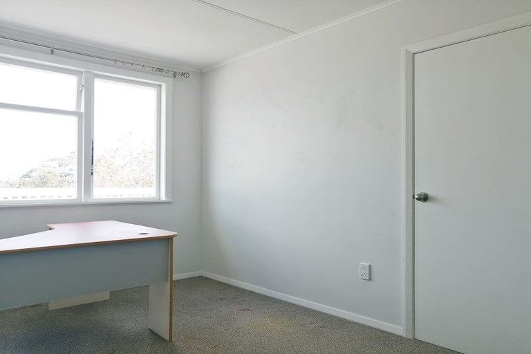 Photo of property in 2 Marie Crescent, Te Atatu South, Auckland, 0610