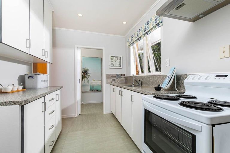 Photo of property in 2/6 Palawan Place, Torbay, Auckland, 0630