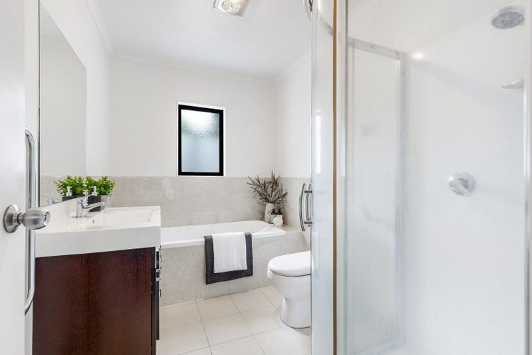 Photo of property in 8 Bonny Crescent, Massey, Auckland, 0614