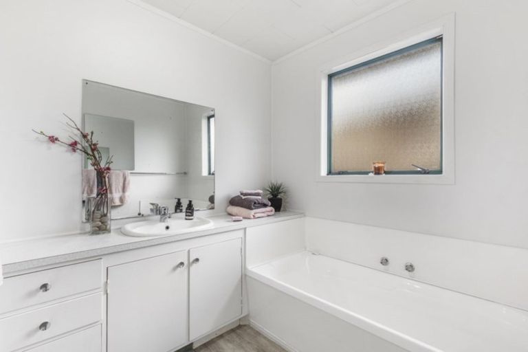 Photo of property in 21 Polandson Place, Opaheke, Papakura, 2113