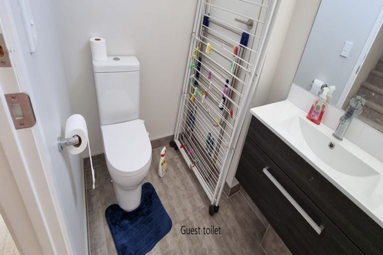 Photo of property in 17 Barbados Drive, Unsworth Heights, Auckland, 0632