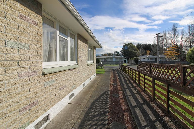 Photo of property in 4 Hughan Place, Carterton, 5713