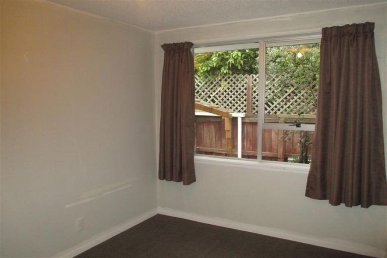 Photo of property in 2/73 Royal Park Drive, Parklands, Christchurch, 8083