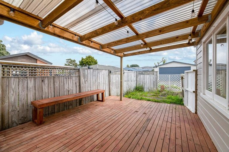 Photo of property in 118a Hutchinson Avenue, New Lynn, Auckland, 0600