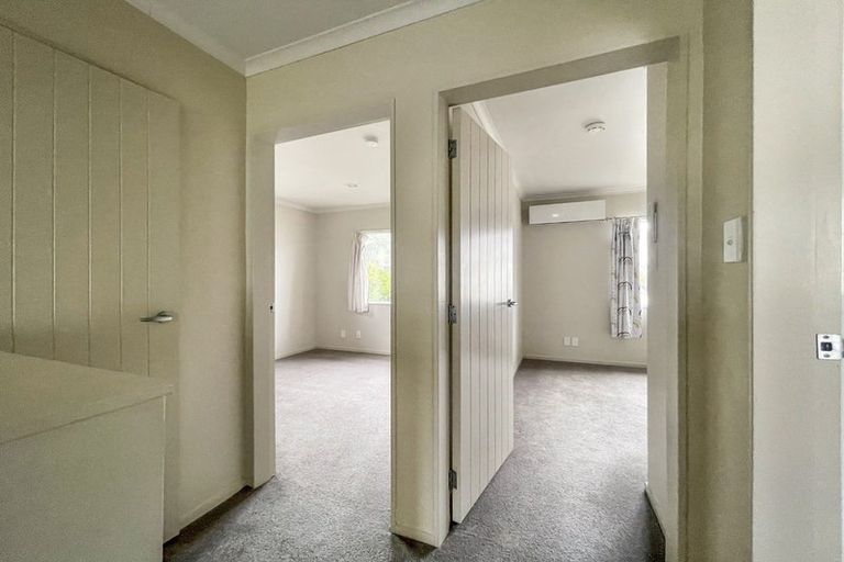 Photo of property in 16 Black Rock Road, Newlands, Wellington, 6037