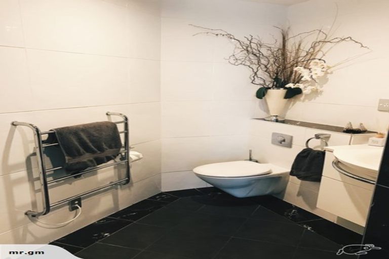 Photo of property in 2 Gazelle Lane, Redcliffs, Christchurch, 8081