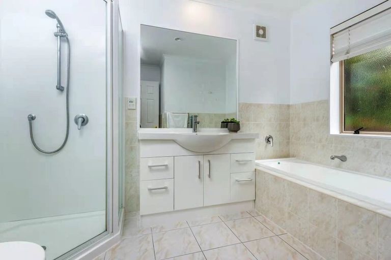 Photo of property in 18 St Clair Place, Browns Bay, Auckland, 0630