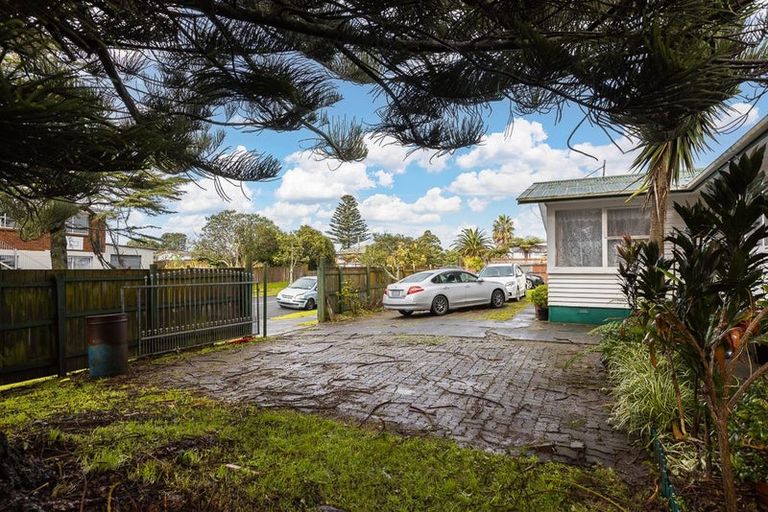 Photo of property in 37 Hokianga Street, Mangere East, Auckland, 2024
