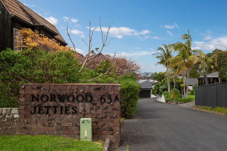 Photo of property in 2/63a Norwood Road, Bayswater, Auckland, 0622
