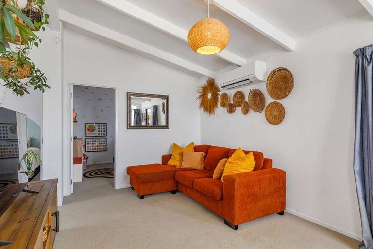 Photo of property in 16 Te Moau Avenue, Parakai, 0830