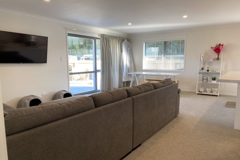 Photo of property in 6 Nukuroa Close, Waitara, 4320