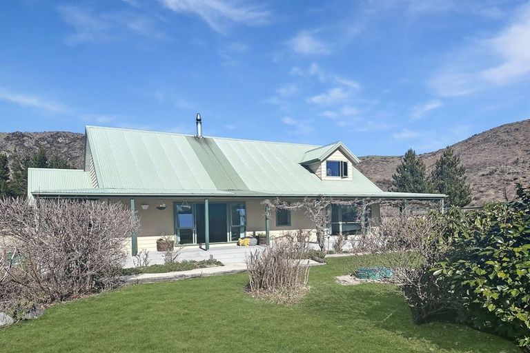 Photo of property in 20 Ahuriri Drive, Omarama, 9412