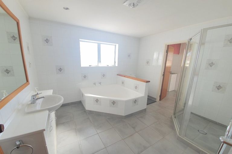 Photo of property in 2/108 Beach Road, Pahurehure, Papakura, 2113