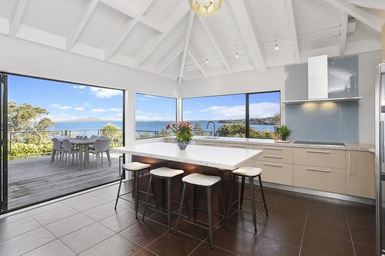 Photo of property in 6 Portal Place, Murrays Bay, Auckland, 0630
