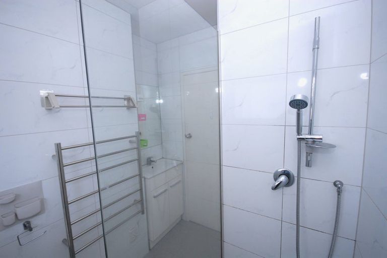 Photo of property in 2/16 Beach Road, Castor Bay, Auckland, 0620