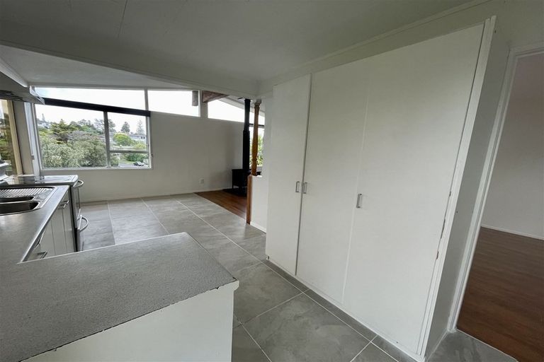 Photo of property in 18 Pankhurst Place, Sunnyvale, Auckland, 0612