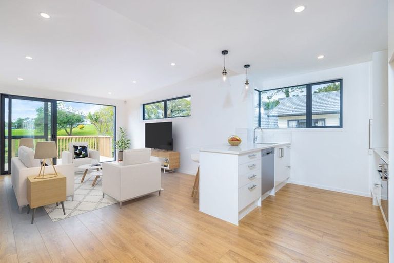 Photo of property in 7 Mokopiko Court, Beach Haven, Auckland, 0626