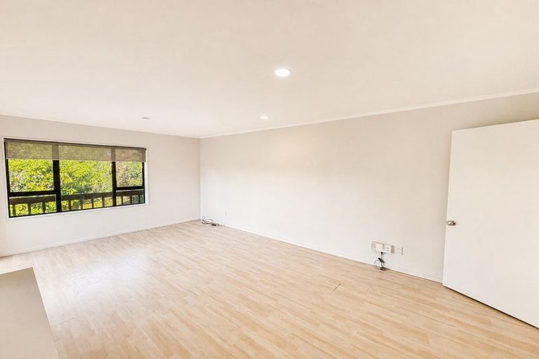 Photo of property in 3 Kadina Place, Botany Downs, Auckland, 2010