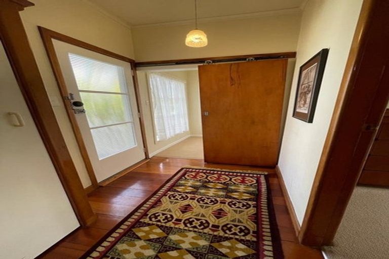 Photo of property in 5 Harbour View Road, Point Chevalier, Auckland, 1022