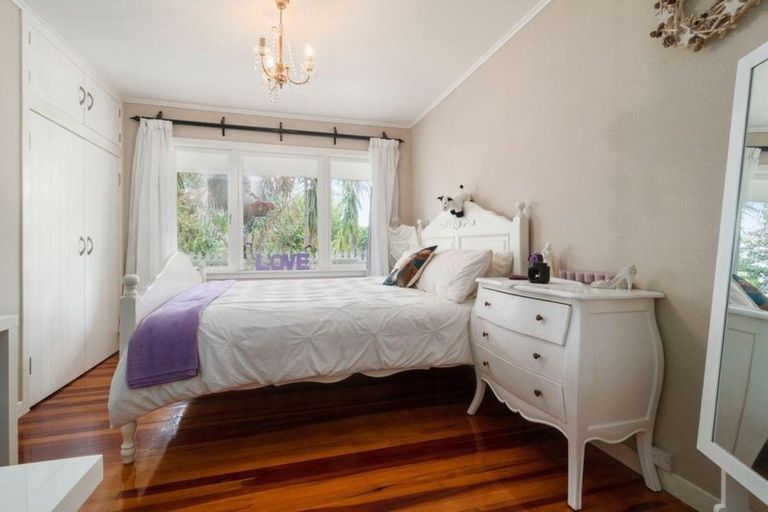 Photo of property in 94 Colwill Road, Massey, Auckland, 0614