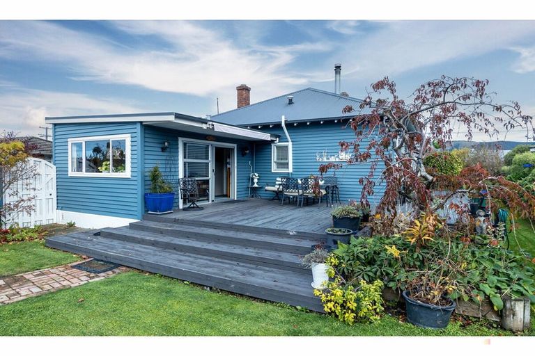 Photo of property in 12 Parsonage Road, Waimate, 7924