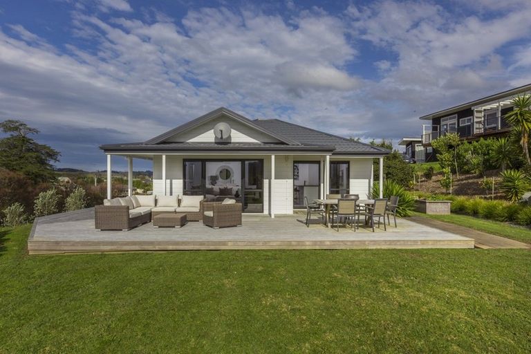 Photo of property in 21 Laly Haddon Place, Matakana, Warkworth, 0985
