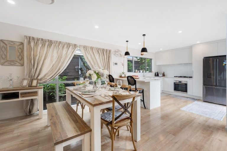 Photo of property in 5 Waihanga Way, Bucklands Beach, Auckland, 2014