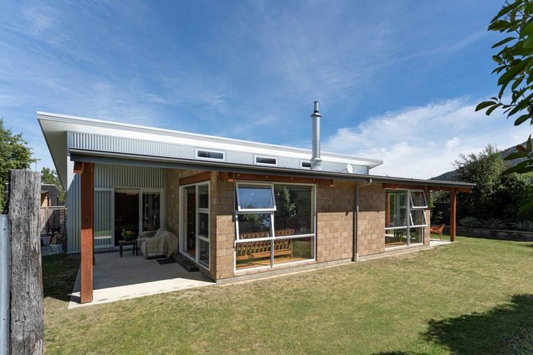 Photo of property in 33 Hewson Crescent, Lake Hawea, Wanaka, 9382