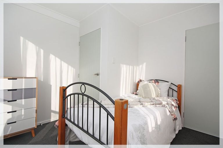 Photo of property in 10 Pratt Avenue, Foxton Beach, Foxton, 4815