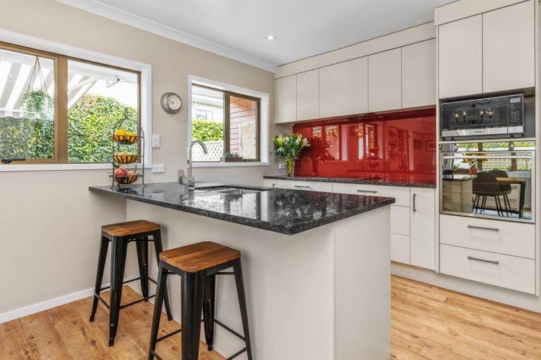 Photo of property in 11 Muritai Crescent, Havelock North, 4130