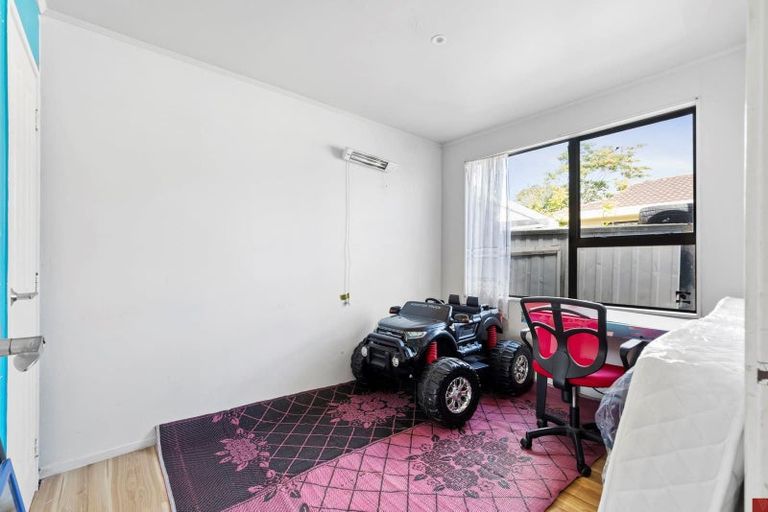 Photo of property in 1/1 Rebecca Rise, Weymouth, Auckland, 2103