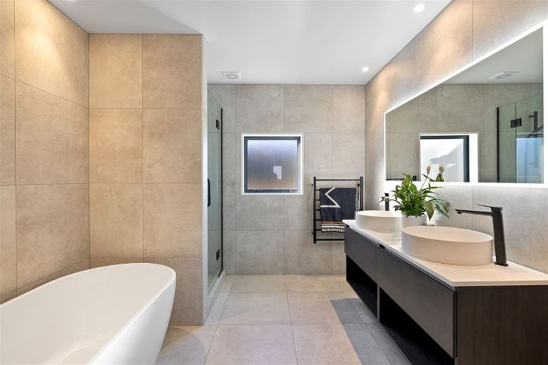 Photo of property in 5 Betty Roberts Lane, Cracroft, Christchurch, 8022