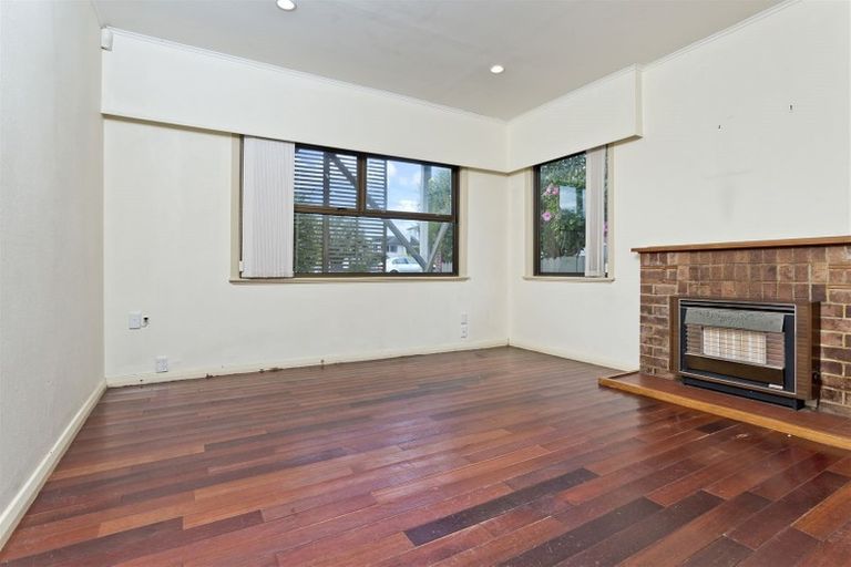 Photo of property in 15 Westwell Road, Belmont, Auckland, 0622