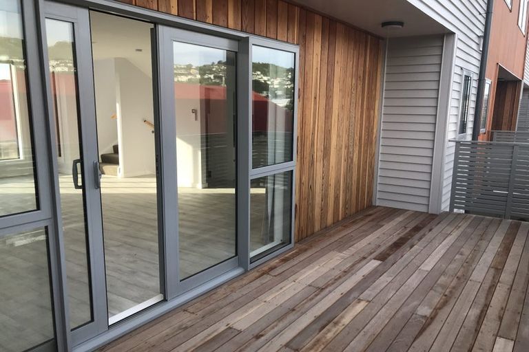 Photo of property in 3/121 Rongotai Road, Kilbirnie, Wellington, 6022