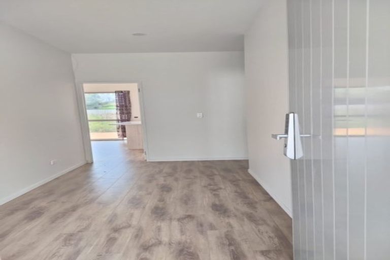 Photo of property in 4 Han Court, Glen Eden, Auckland, 0602